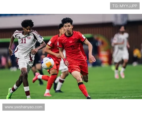 中国足球队成功逆转日本队晋级亚洲杯四强，历史性突破引发球迷热议