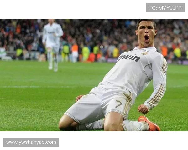 以C罗辉煌职业生涯为线索深度探讨其对现代足球竞争格局的深远影响