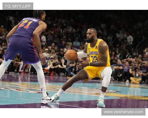 詹姆斯携手安东尼合砍50分 湖人击败快船迎来赛季首胜