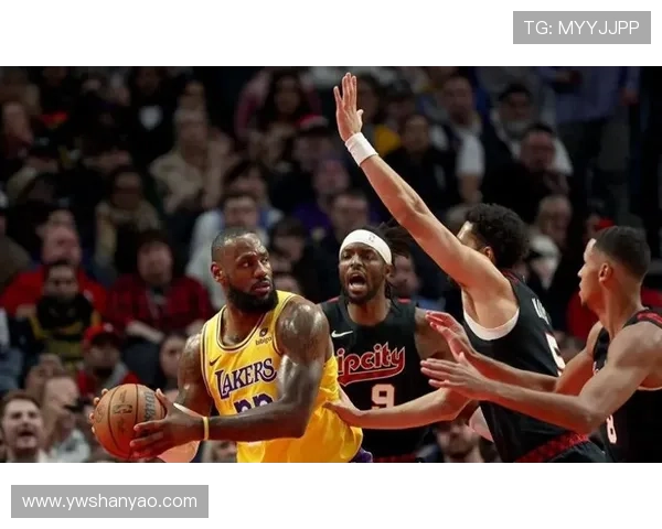 詹姆斯领衔湖人新赛季备战 多支球队力争季后赛席位竞争激烈
